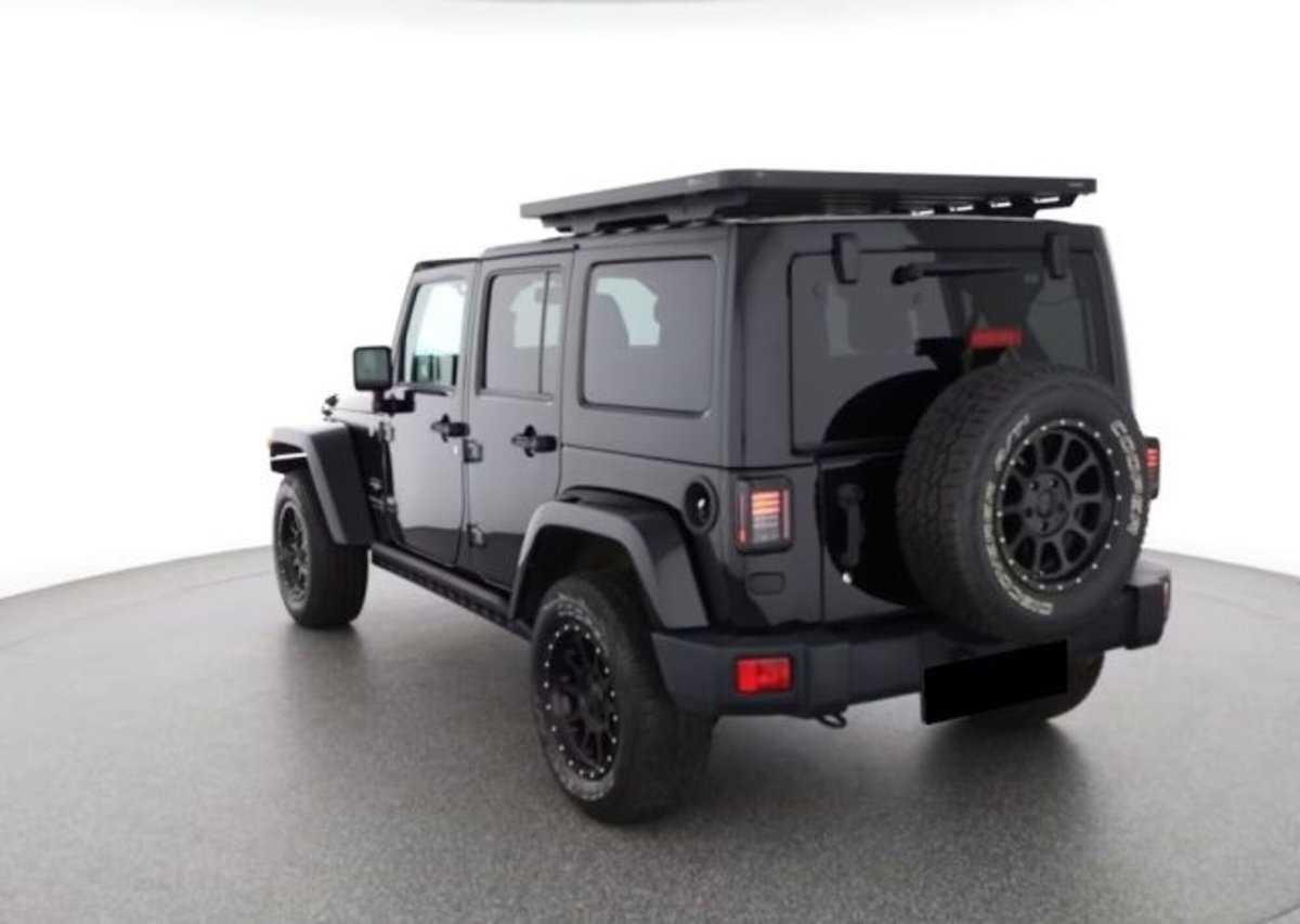 Jeep Wrangler Unlimited 3.6 V6 Sahara Auto (3)