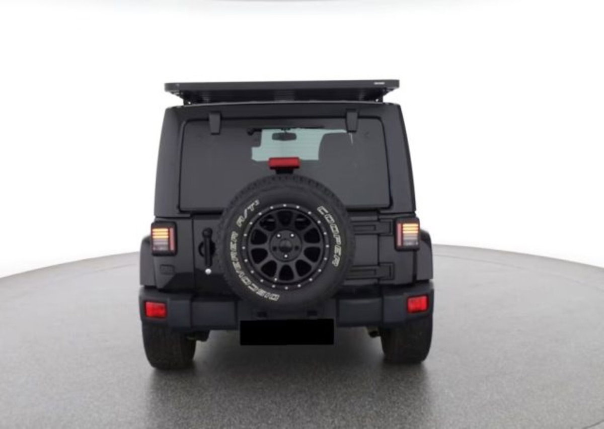 Jeep Wrangler Unlimited 3.6 V6 Sahara Auto (4)