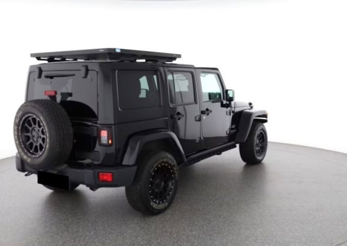 Jeep Wrangler Unlimited 3.6 V6 Sahara Auto (5)