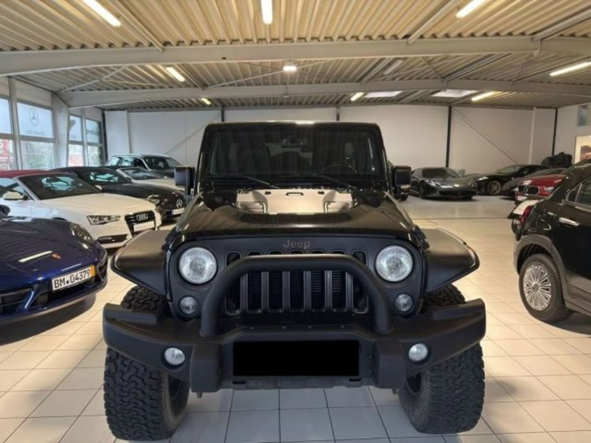 Jeep Wrangler Unlimited 3.6 V6 Sahara Auto (2)