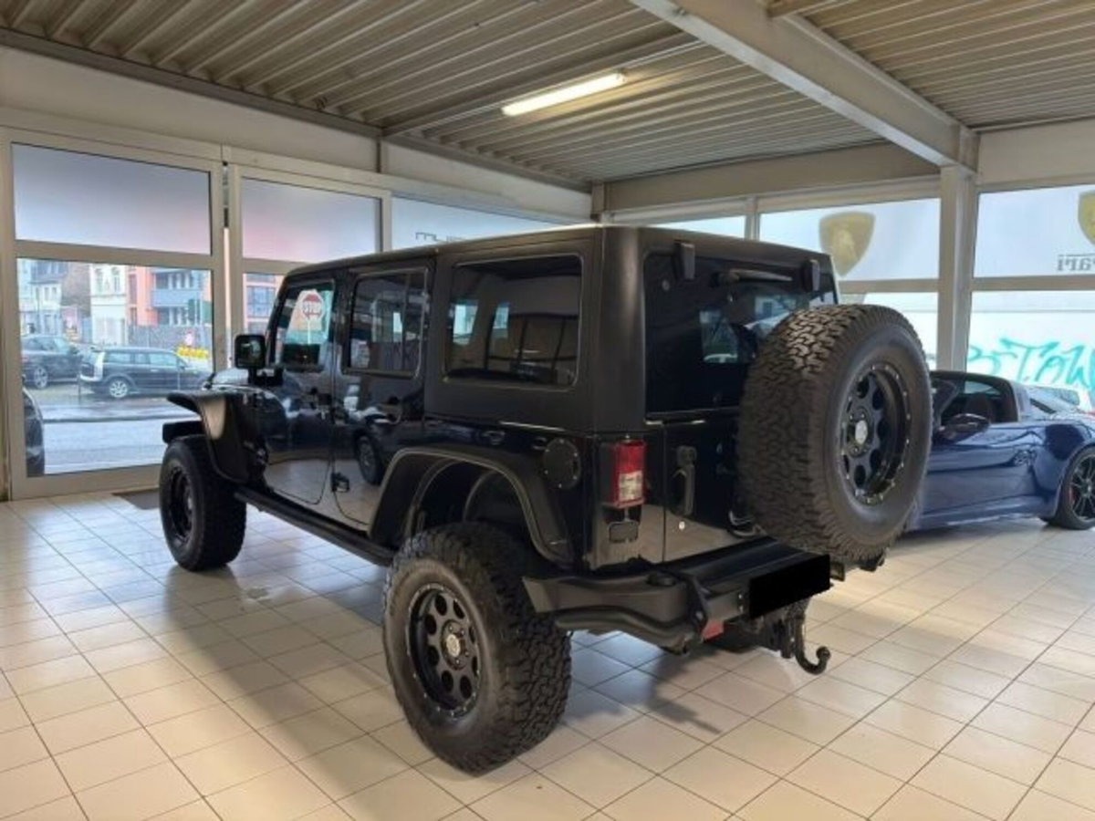 Jeep Wrangler Unlimited 3.6 V6 Sahara Auto (4)