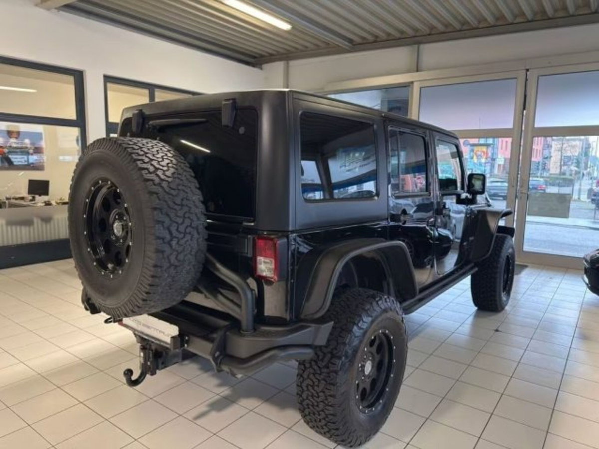 Jeep Wrangler Unlimited 3.6 V6 Sahara Auto (6)