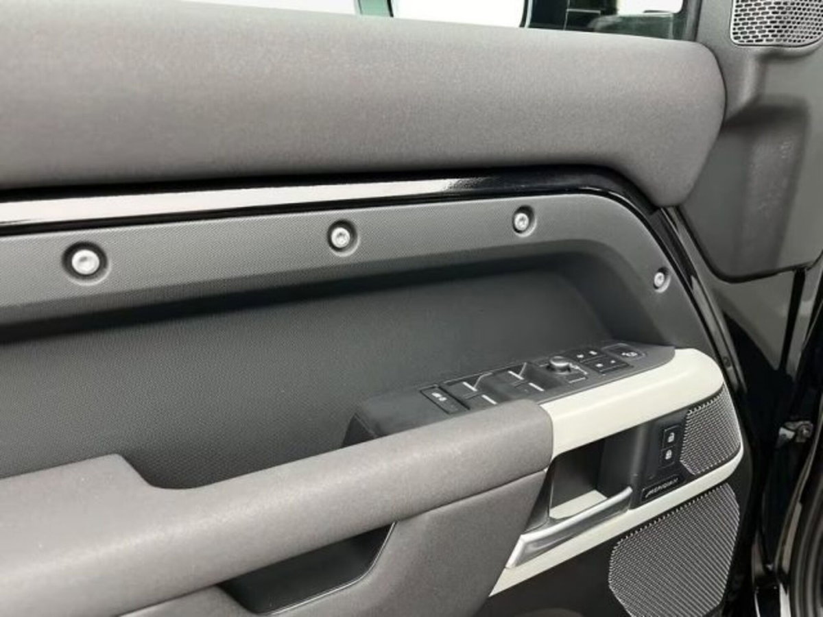 Land Rover Defender 110 3.0d mhev X-Dynamic SE awd 200cv auto 7p.ti (9)