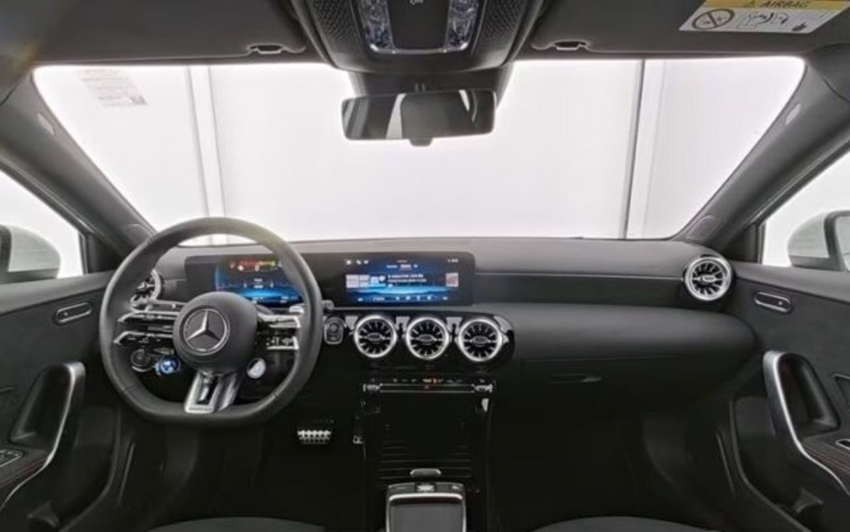 Mercedes-Benz Classe A AMG 35 AMG Line Premium Plus 4matic auto (8)