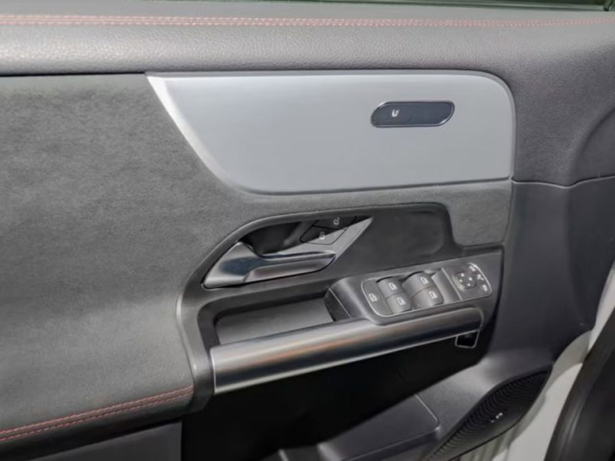 Mercedes-Benz Classe B 200 d Premium (11)