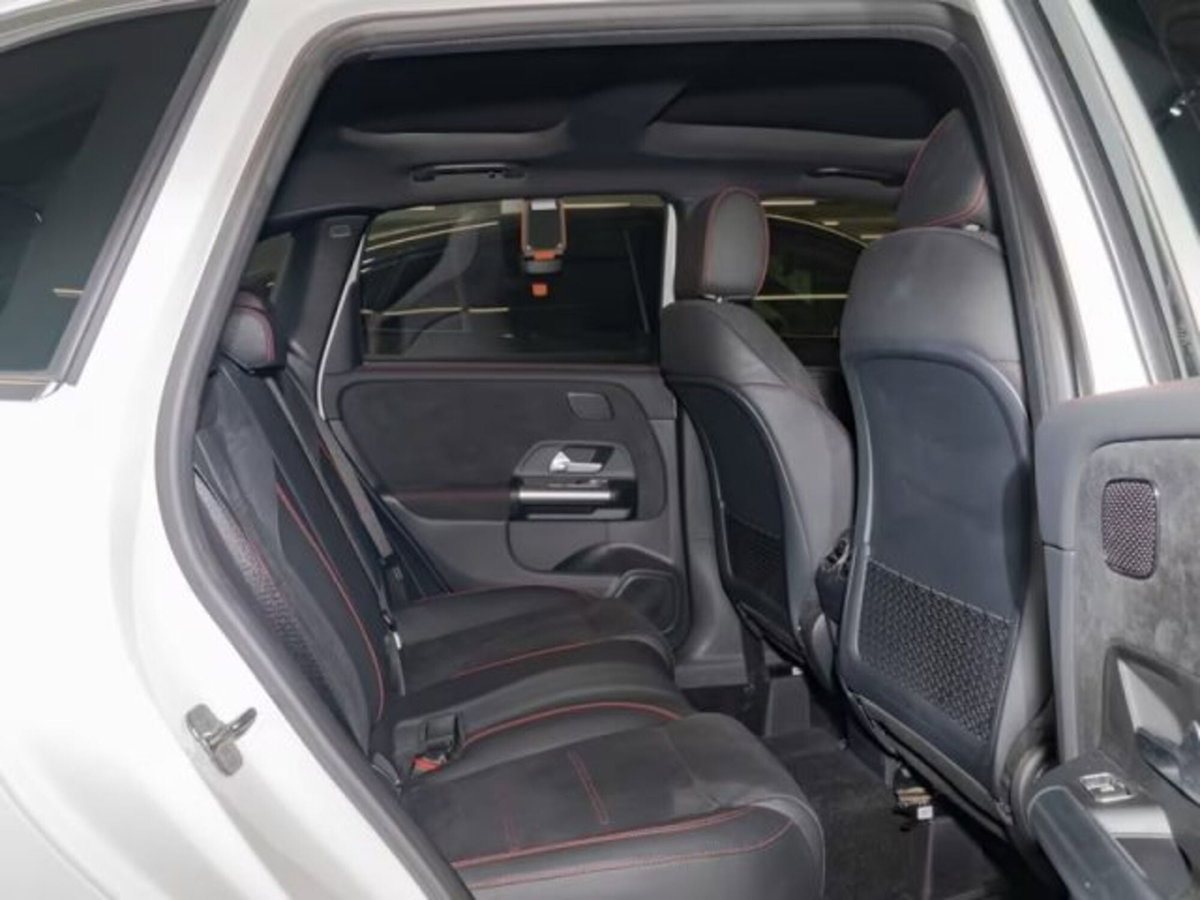 Mercedes-Benz Classe B 200 d Premium (18)
