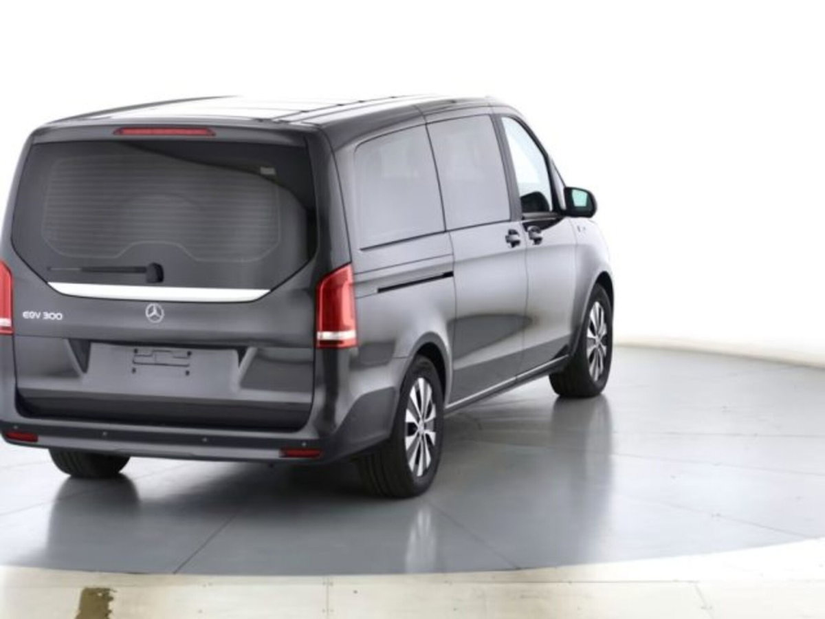 Mercedes-Benz EQV 300 Long (4)