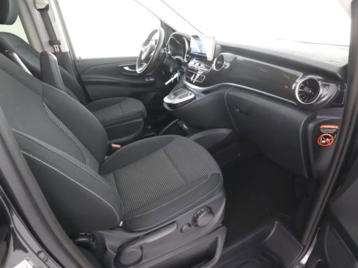 Mercedes-Benz EQV 300 Long (7)