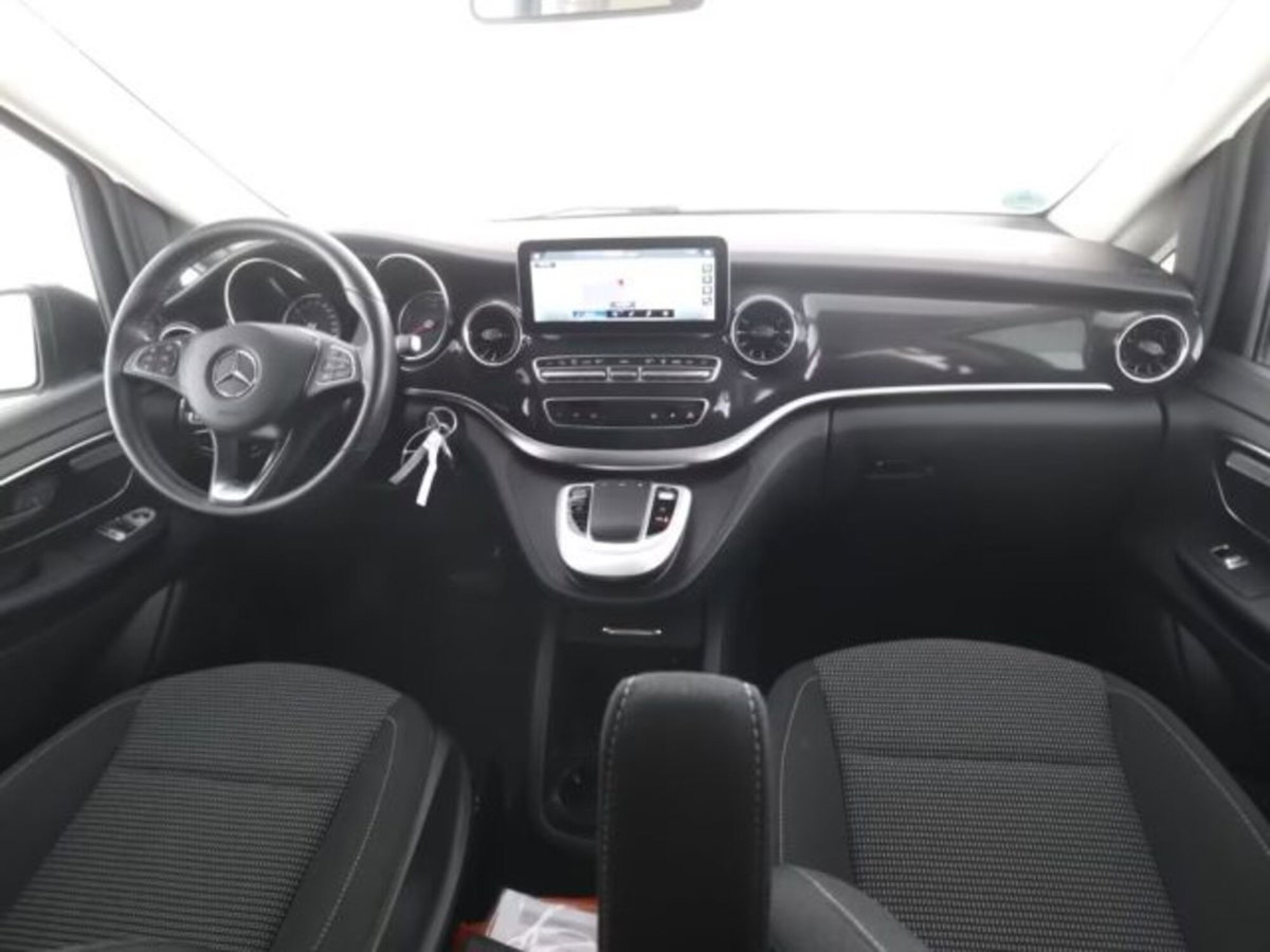 Mercedes-Benz EQV 300 Long (8)