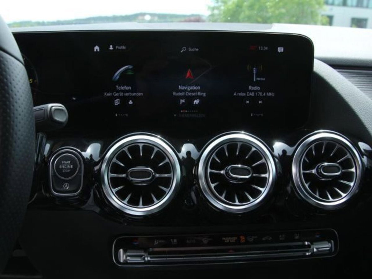 Mercedes-Benz GLA SUV 220 d AMG Line Premium Plus 4matic auto (13)