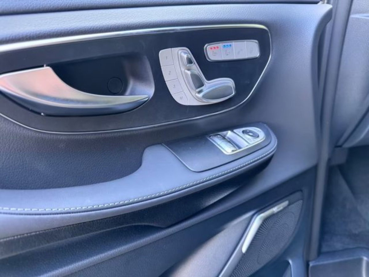 Mercedes-Benz Classe V Long 300 d Exclusive auto (17)