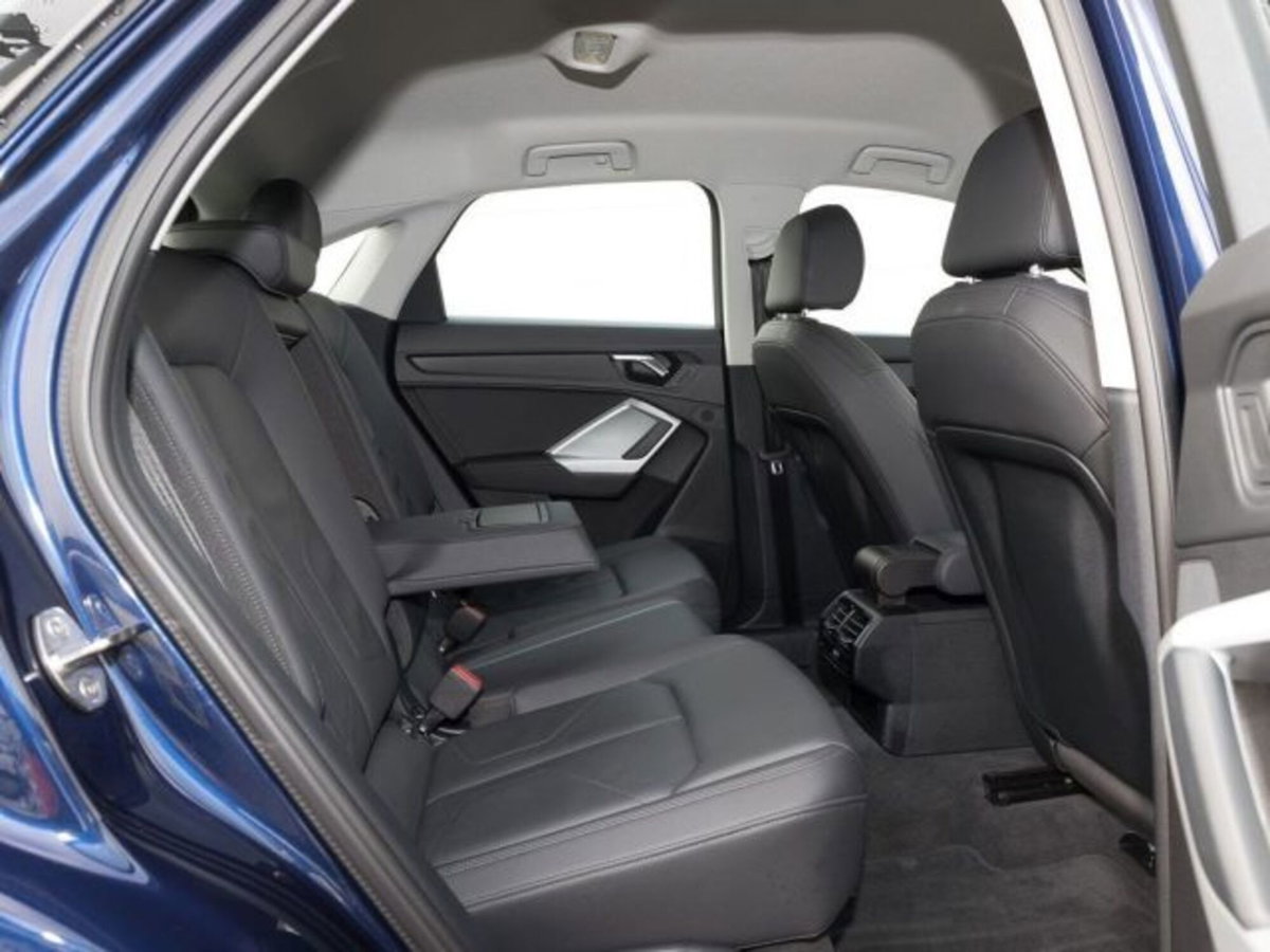 Audi Q3 Sportback 35 TDI quattro S tronic S line edition (11)