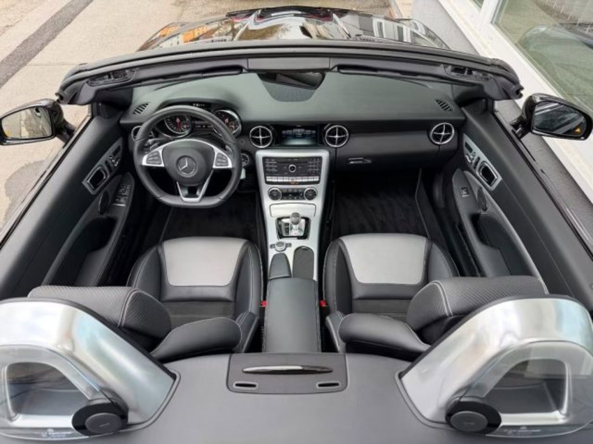 Mercedes-Benz SLC 300 AMG line (19)