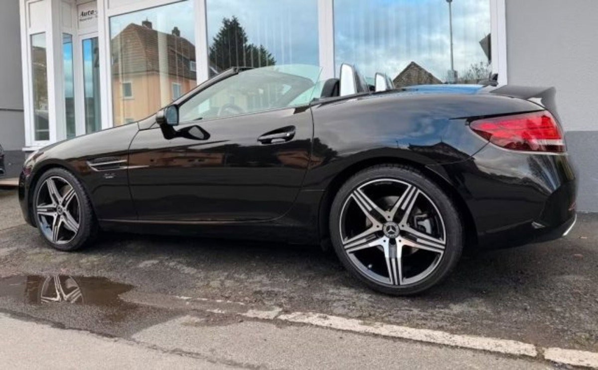 Mercedes-Benz SLC 300 AMG line (2)
