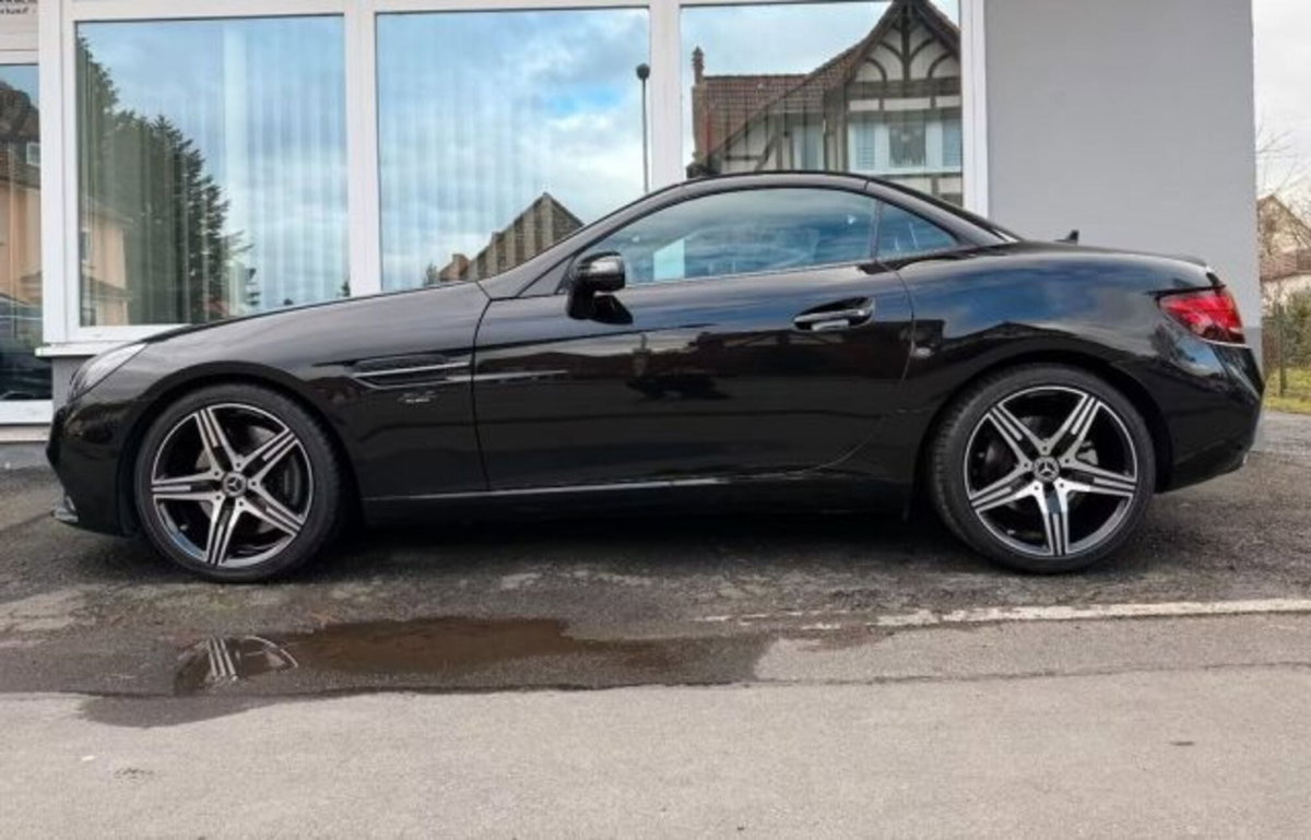 Mercedes-Benz SLC 300 AMG line (9)