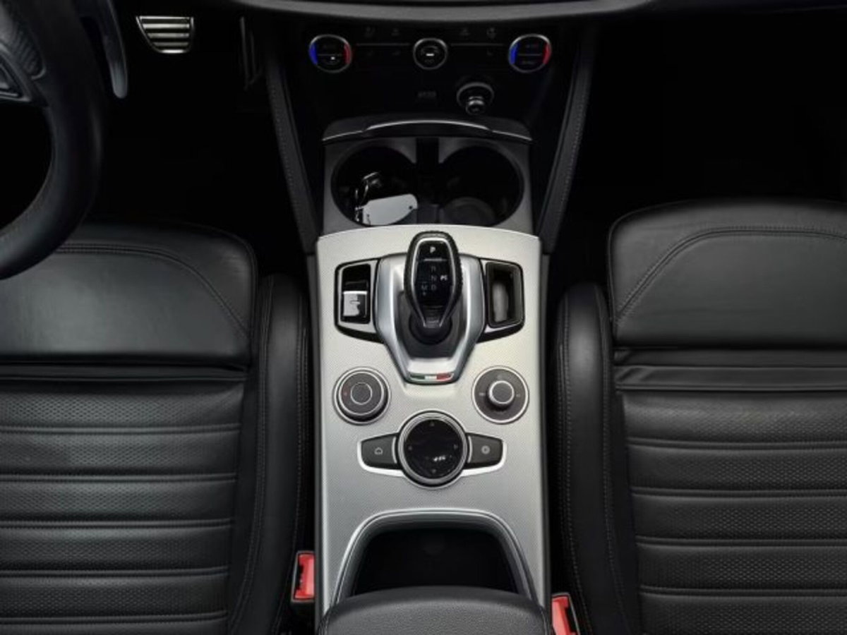 Alfa Romeo Stelvio Stelvio 2.0 Turbo 280 CV AT8 Q4 Veloce (15)