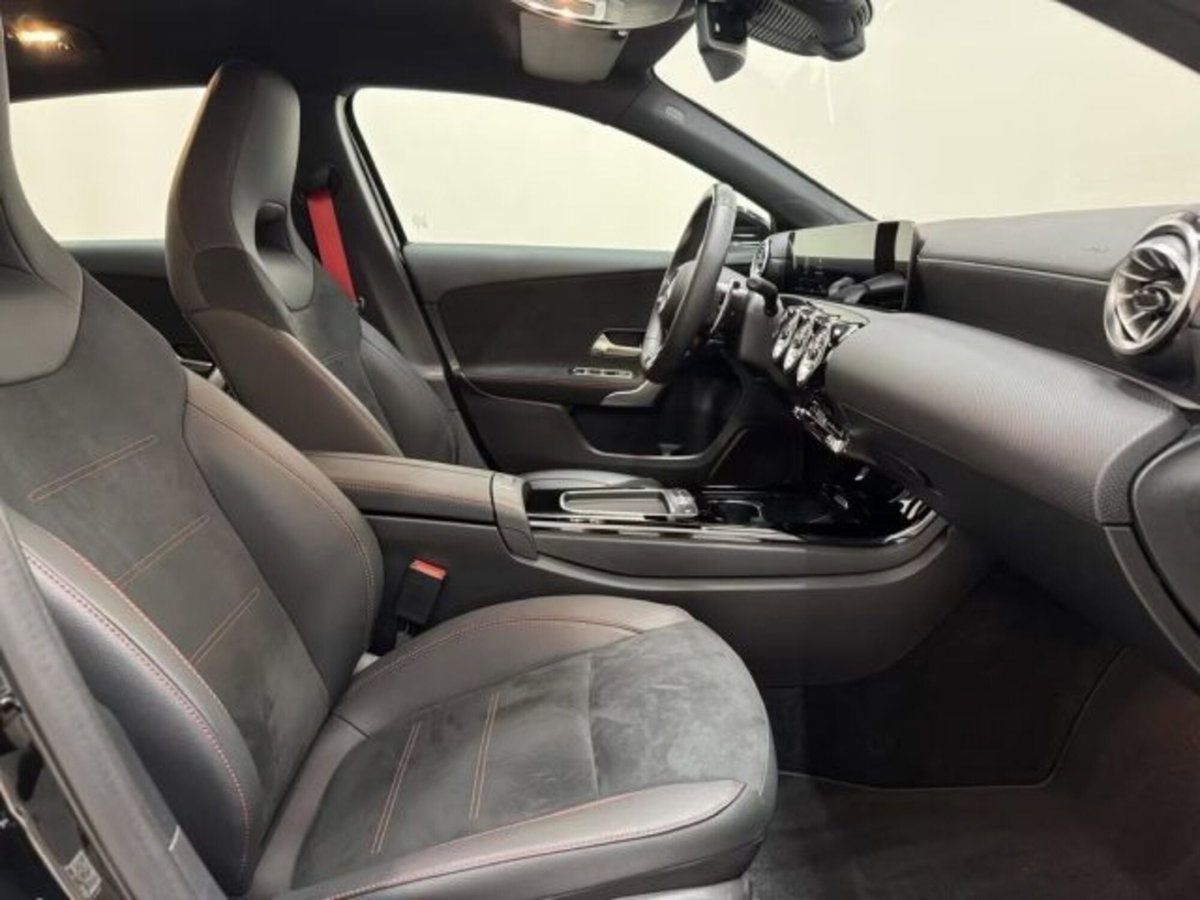 Mercedes-Benz Classe A AMG 35 AMG Line Premium Plus 4matic auto (14)