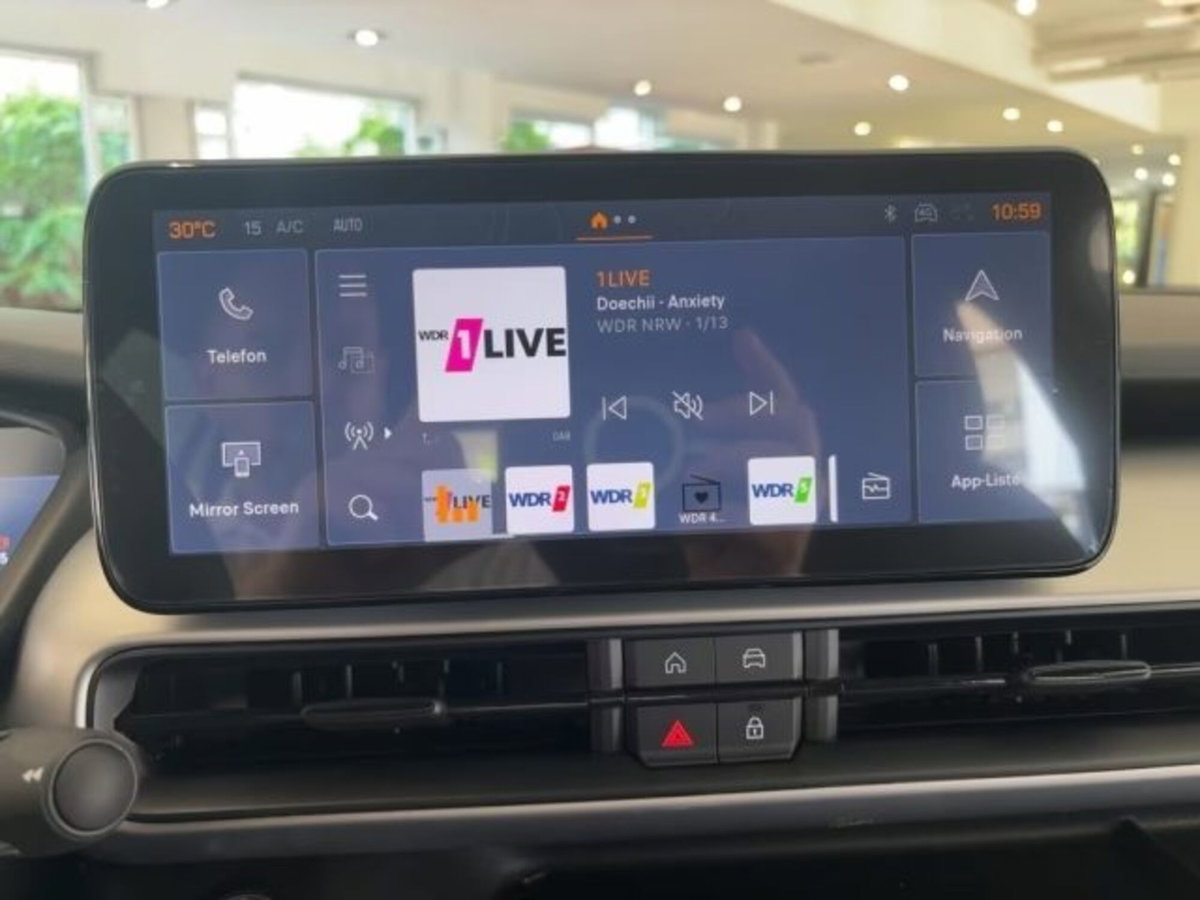 Jeep Avenger 1.2 turbo e-hybrid mhev Overland 4xe 145cv edct6 (8)