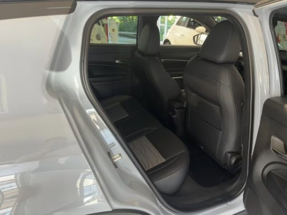 Jeep Avenger 1.2 turbo e-hybrid mhev Overland 4xe 145cv edct6 (10)