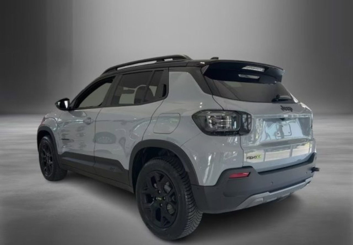 Jeep Avenger 1.2 turbo e-hybrid mhev Overland 4xe 145cv edct6 (2)