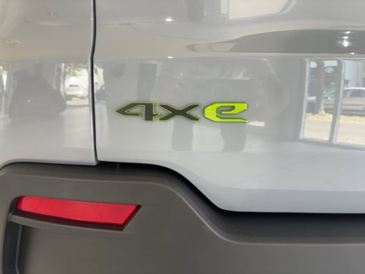 Jeep Avenger 1.2 turbo e-hybrid mhev Overland 4xe 145cv edct6 (4)