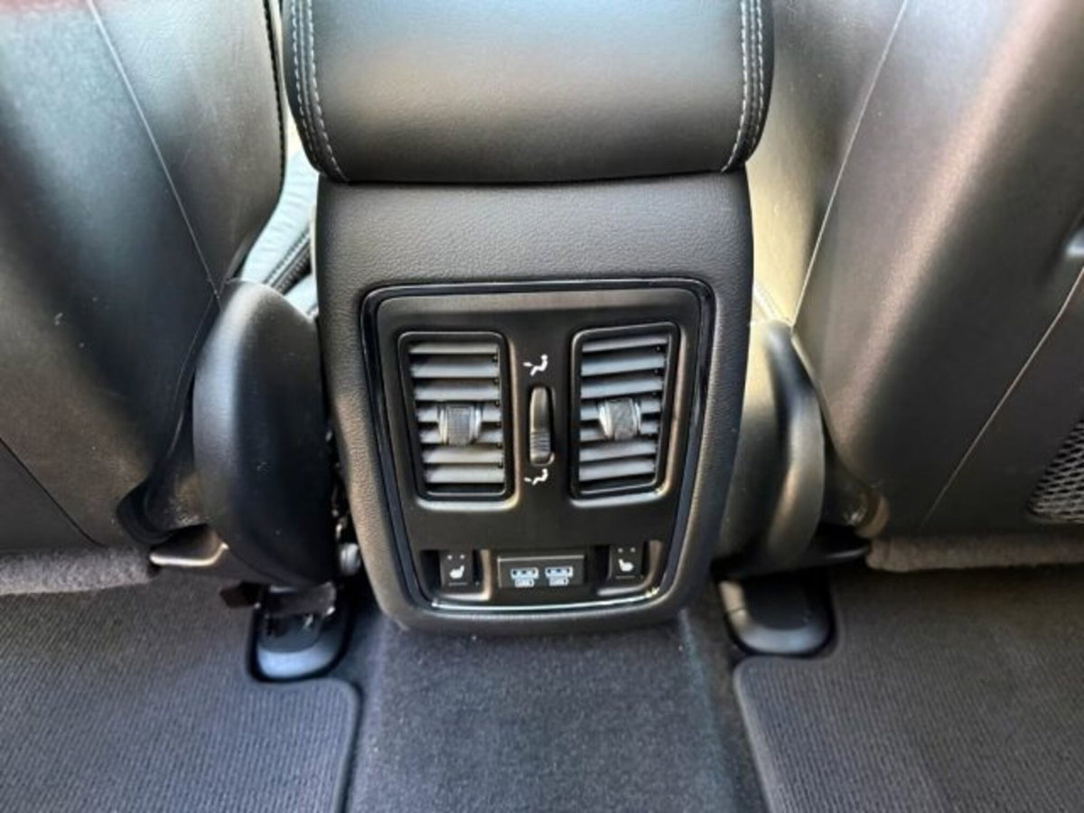 Jeep Grand Cherokee 6.4 V8 HEMI SRT (14)