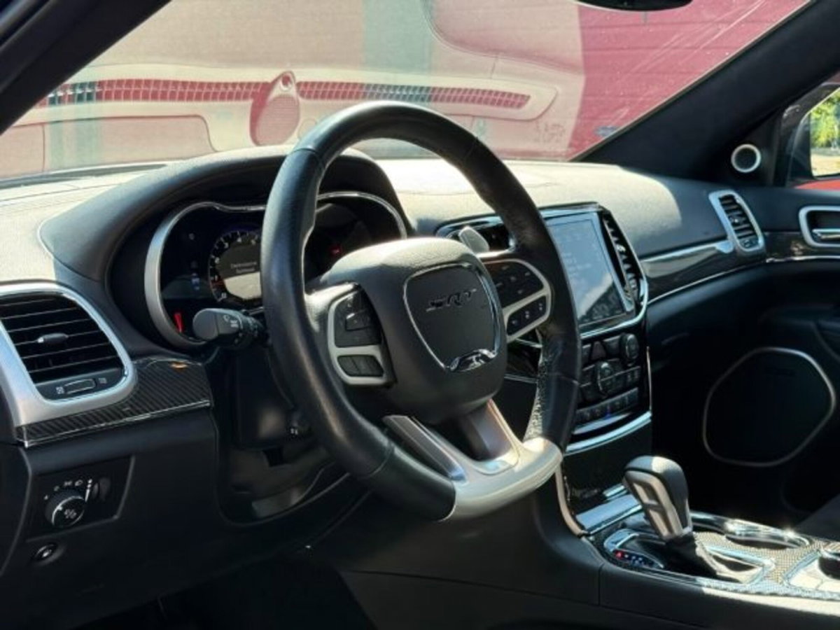 Jeep Grand Cherokee 6.4 V8 HEMI SRT (6)