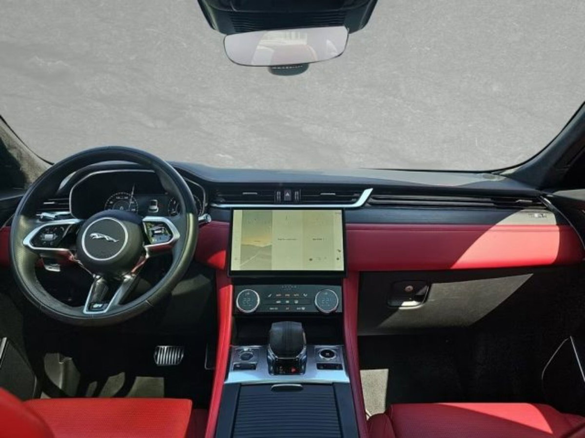 Jaguar F-Pace 2.0 250 CV AWD aut. R-Dynamic HSE (4)