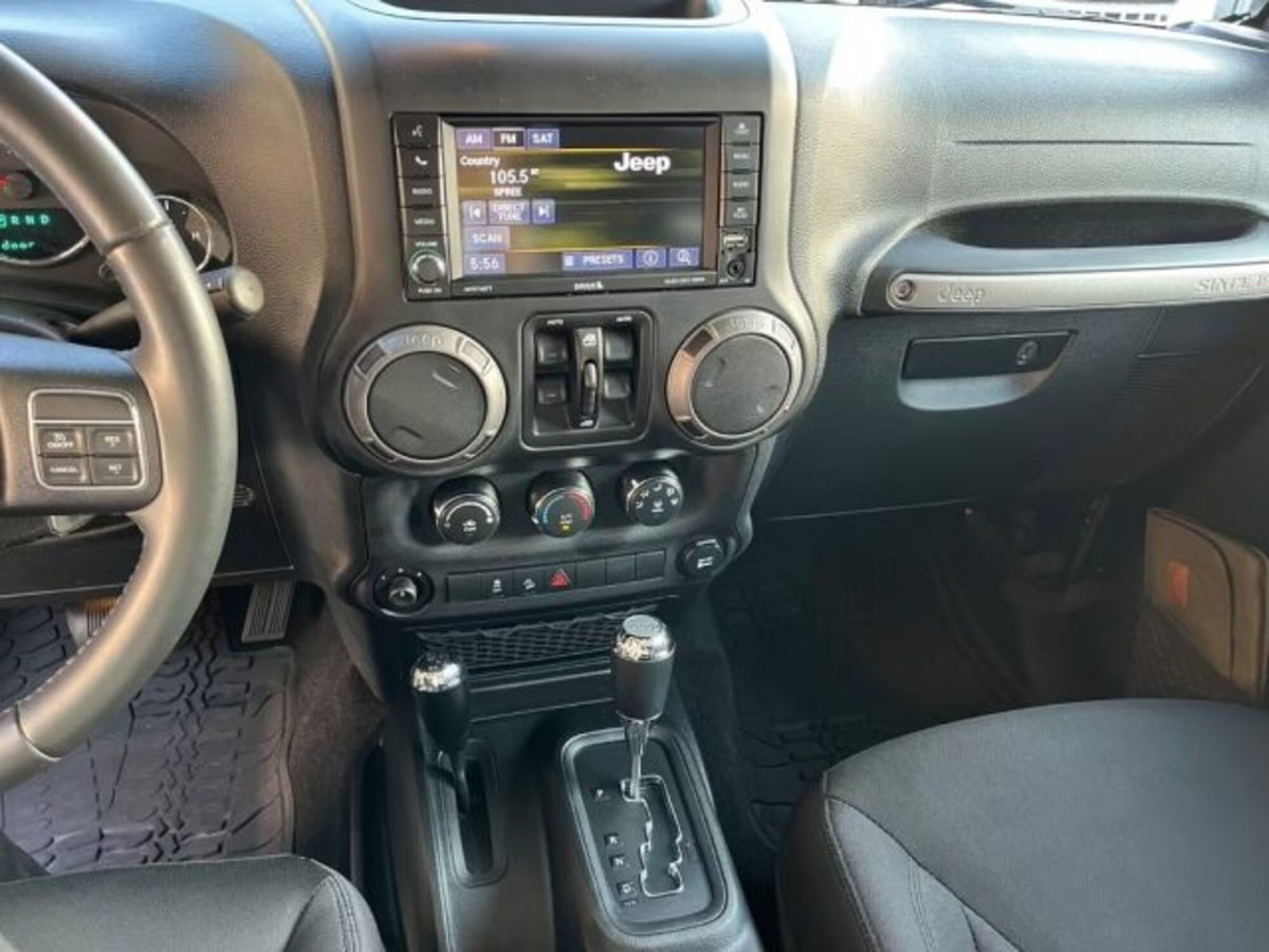 Jeep Wrangler 3.6 V6 Sahara Auto (10)