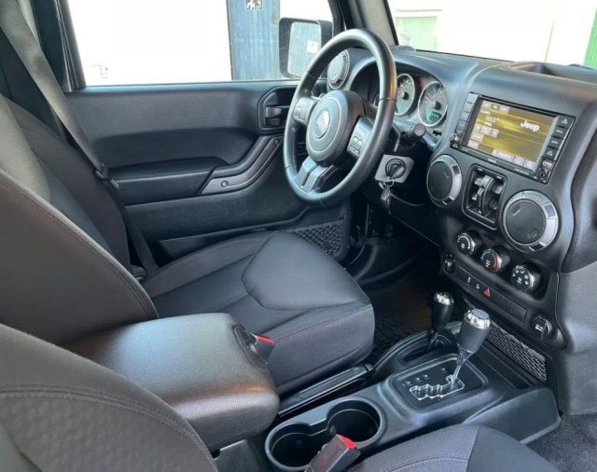 Jeep Wrangler 3.6 V6 Sahara Auto (11)