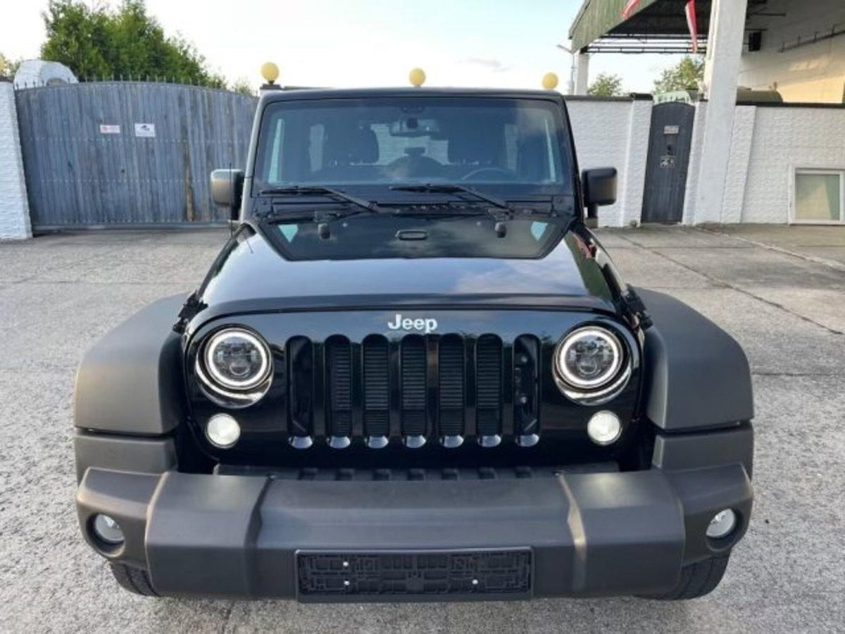 Jeep Wrangler 3.6 V6 Sahara Auto (2)