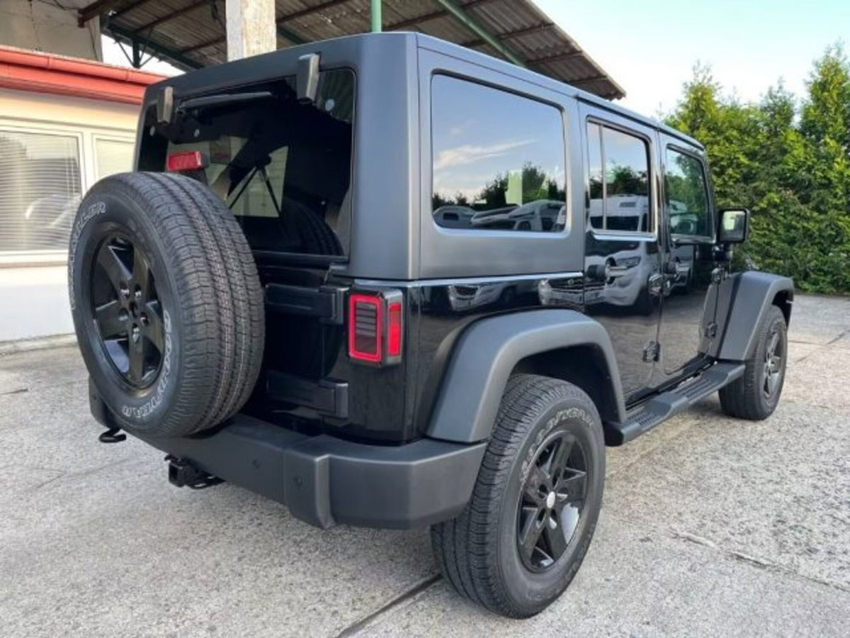 Jeep Wrangler 3.6 V6 Sahara Auto (4)