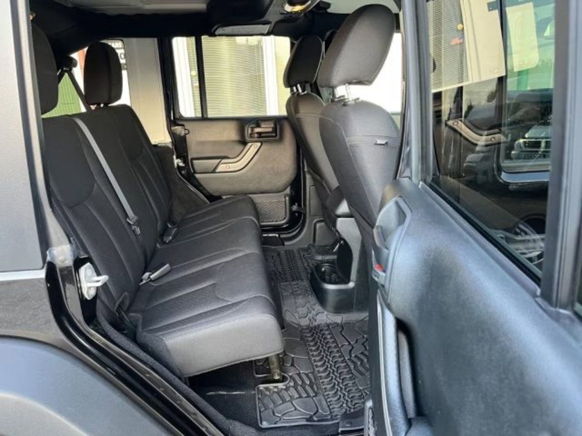 Jeep Wrangler 3.6 V6 Sahara Auto (9)