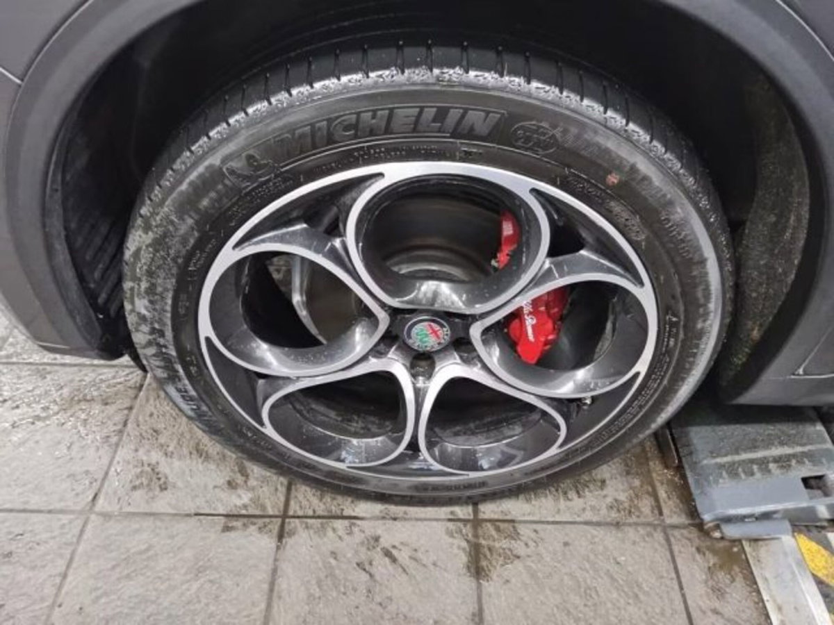 Alfa Romeo Stelvio Stelvio 2.0 Turbo 200 CV AT8 Q4 Super Business (11)