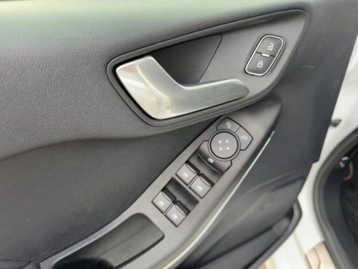 Ford Fiesta 1.5 Ecoboost 200 CV 5 porte ST (10)