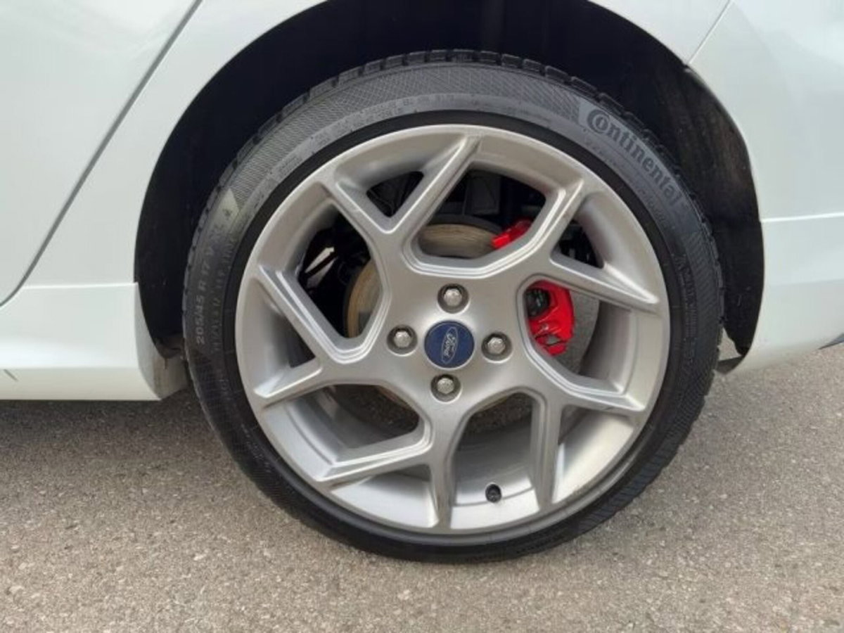Ford Fiesta 1.5 Ecoboost 200 CV 5 porte ST (17)