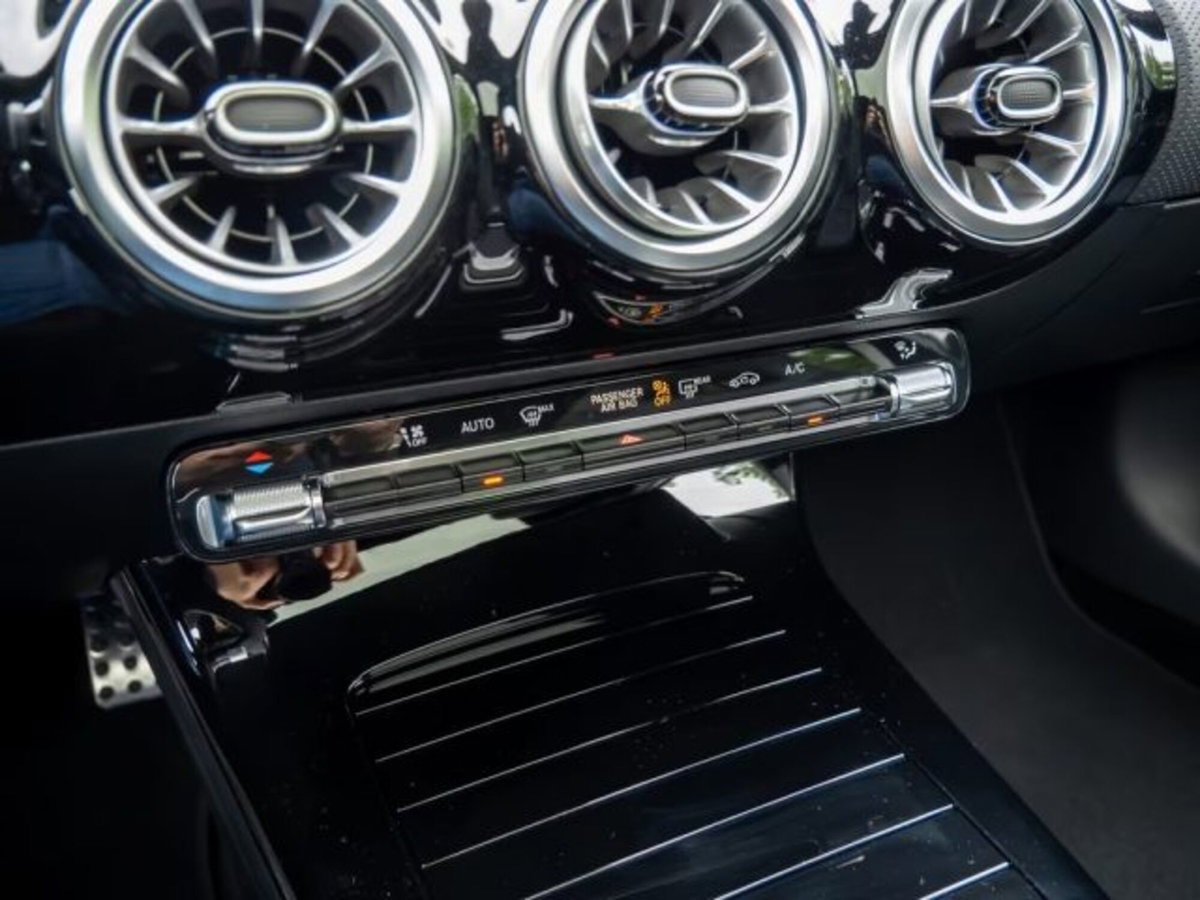 Mercedes-Benz Classe A 180 d AMG Line Premium Plus auto (14)