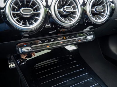 Mercedes-Benz Classe A 180 d AMG Line Premium Plus auto (14)