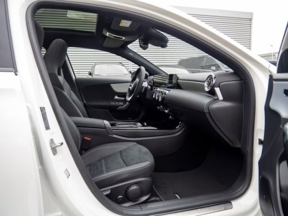 Mercedes-Benz Classe A 180 d AMG Line Premium Plus auto (15)