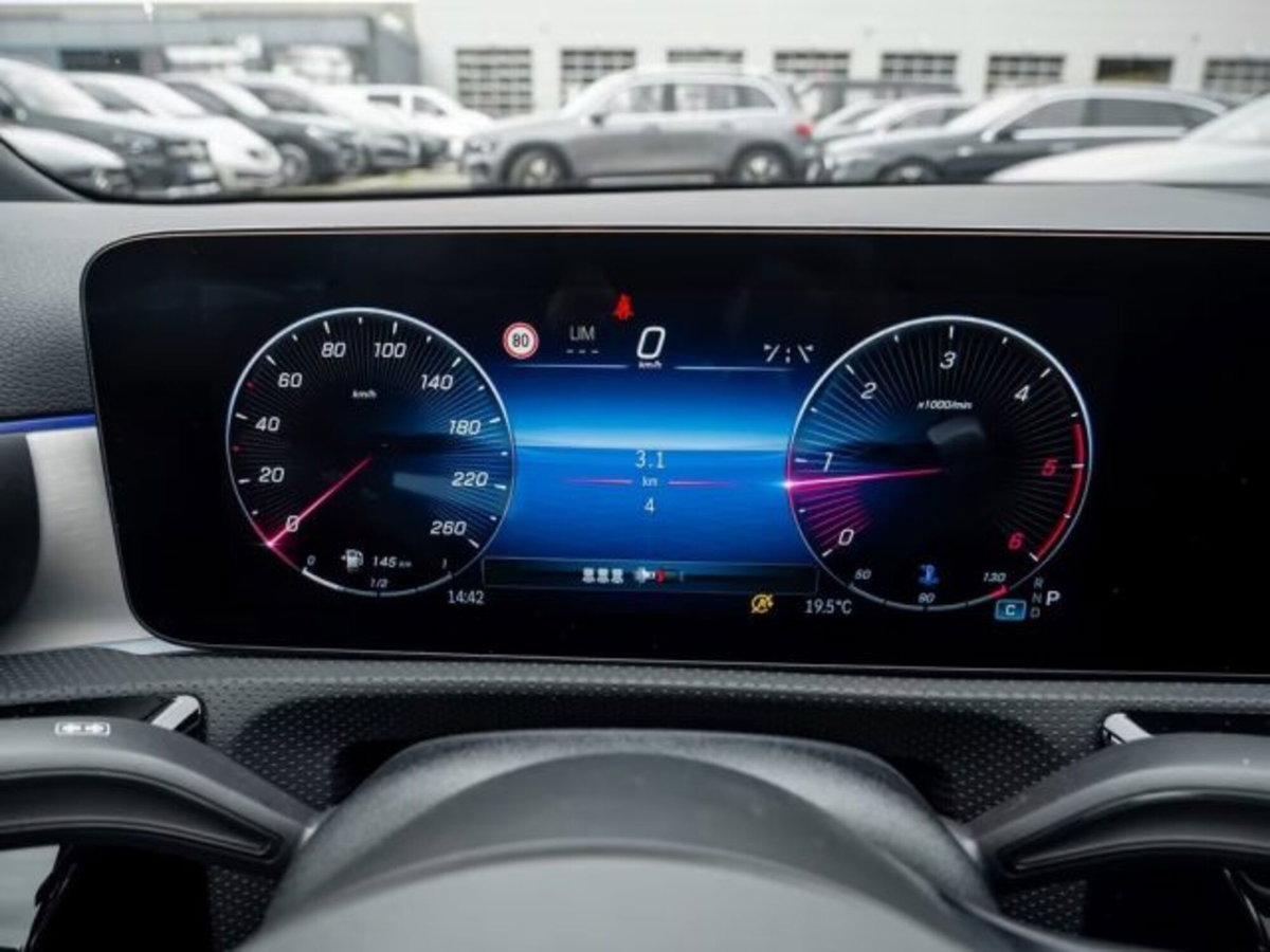 Mercedes-Benz Classe A 180 d AMG Line Premium Plus auto (8)