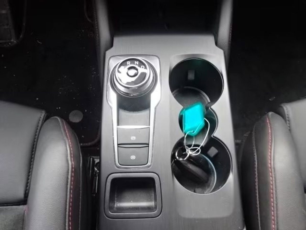Ford Focus 2.3 EcoBoost 280 CV 5p. ST (11)