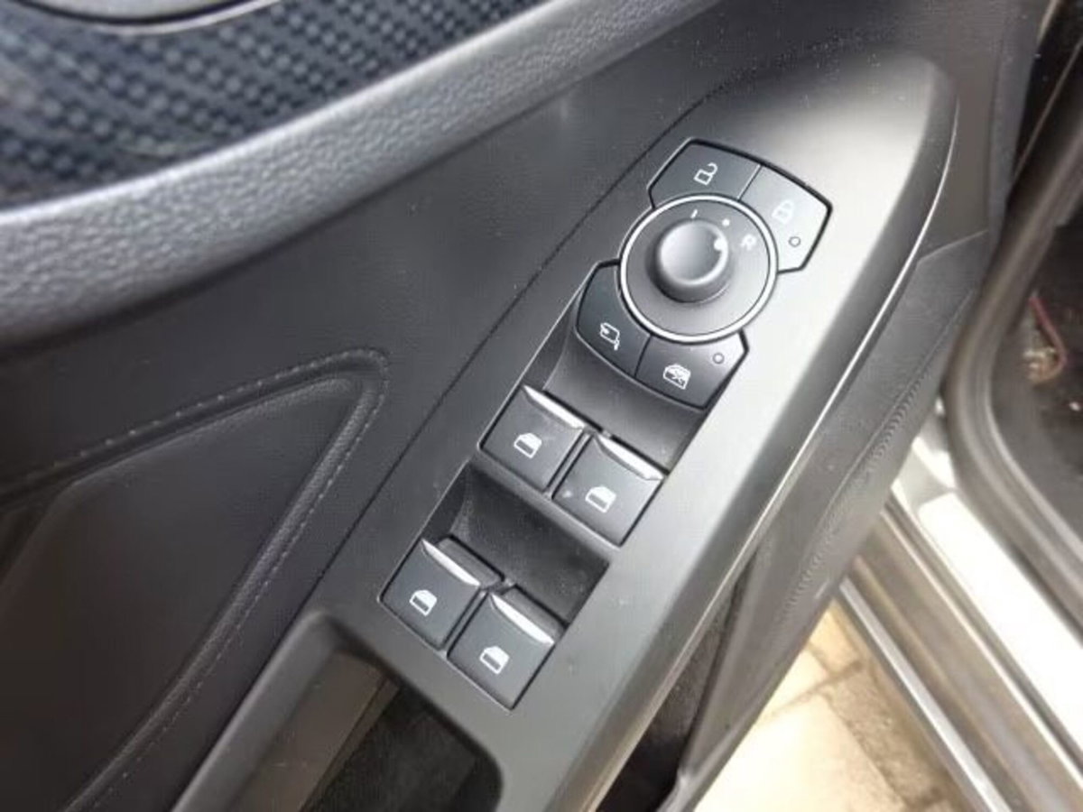 Ford Focus 2.3 EcoBoost 280 CV 5p. ST (16)
