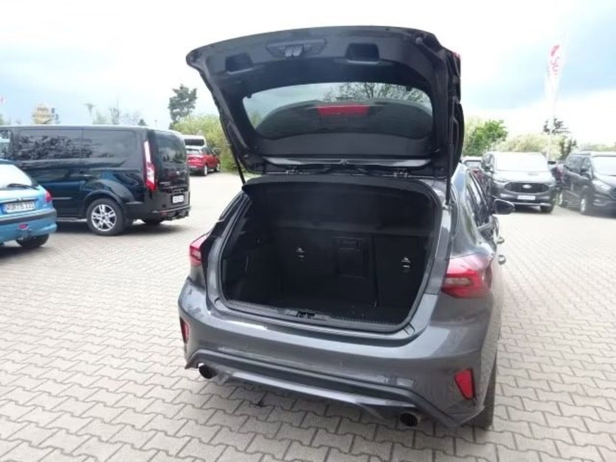 Ford Focus 2.3 EcoBoost 280 CV 5p. ST (19)
