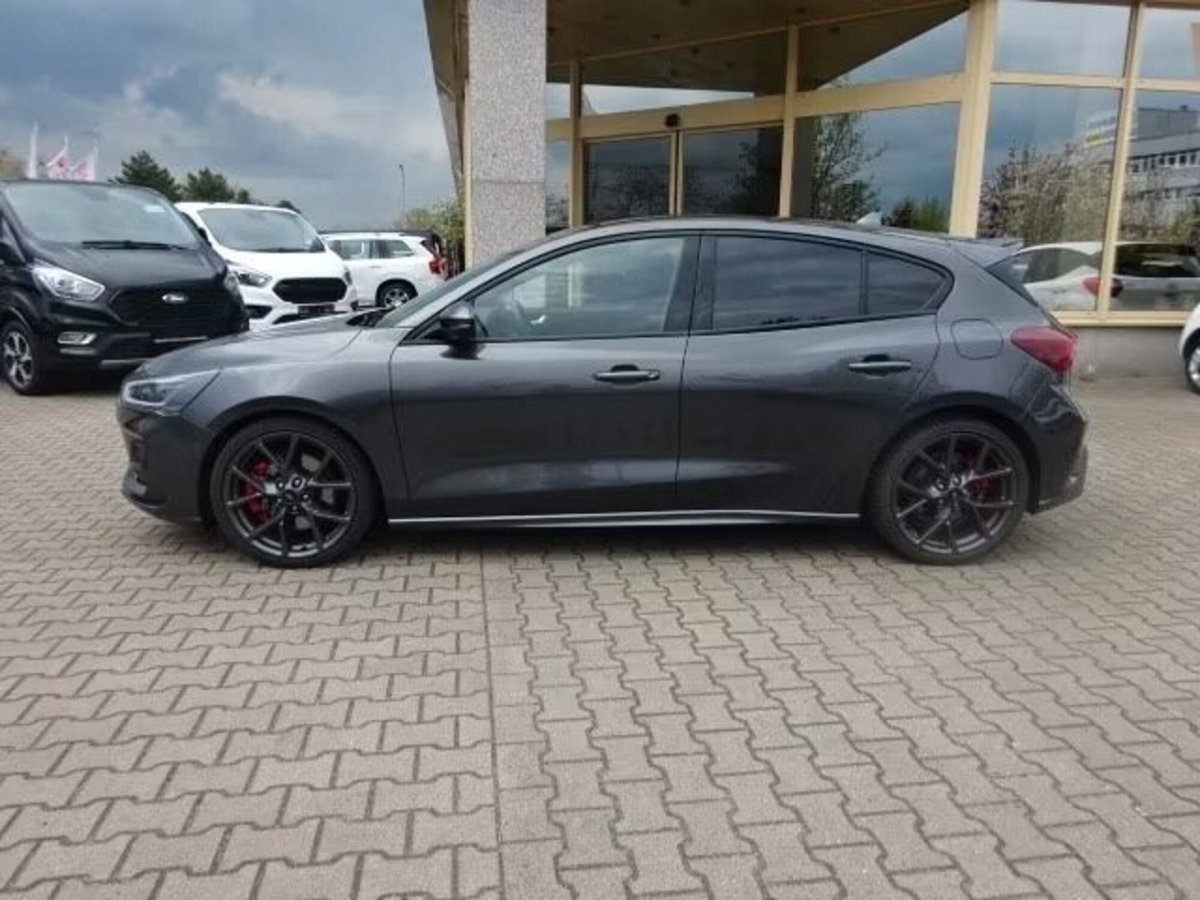 Ford Focus 2.3 EcoBoost 280 CV 5p. ST (2)