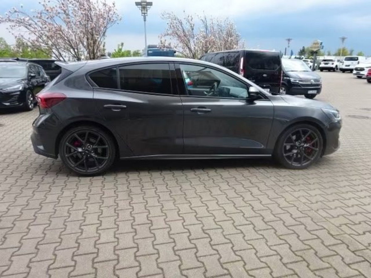Ford Focus 2.3 EcoBoost 280 CV 5p. ST (5)