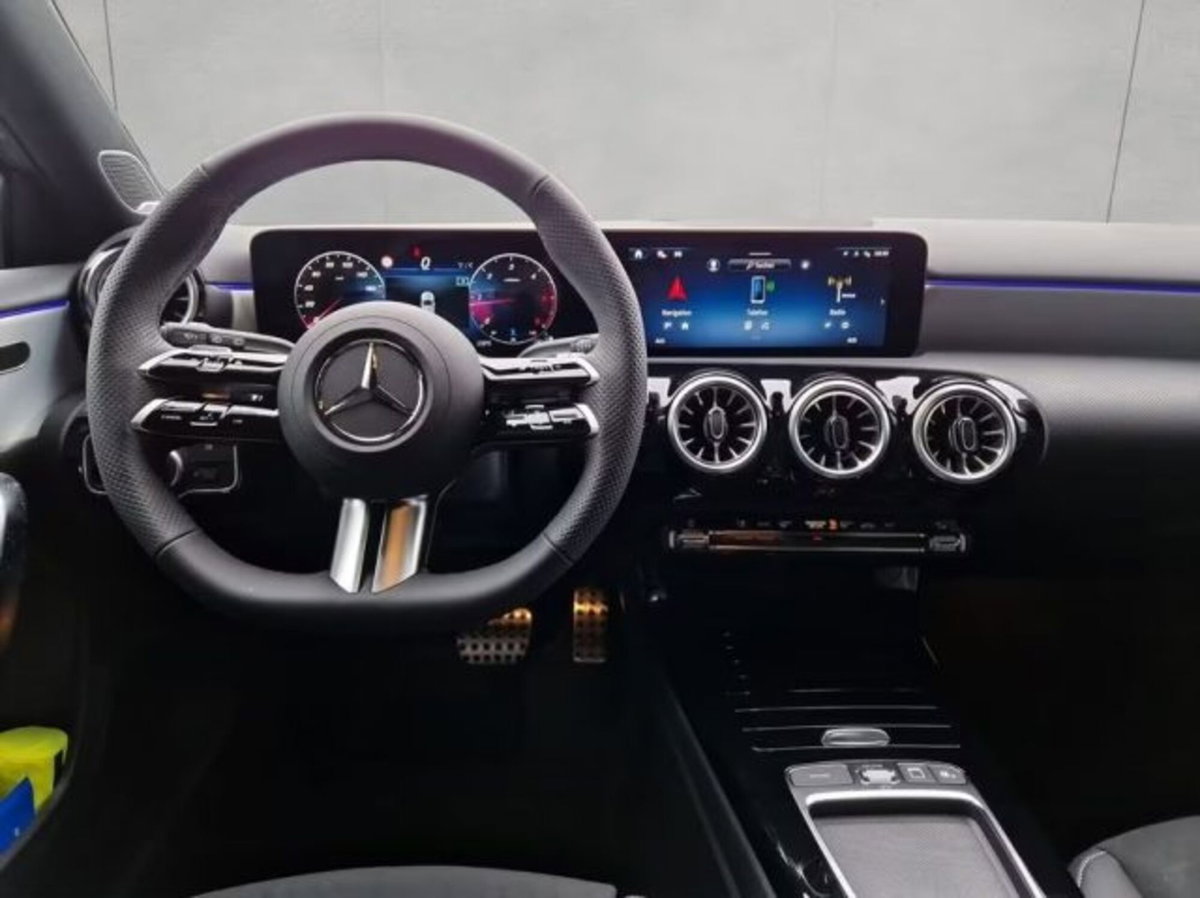 Mercedes-Benz Classe A Sedan 180 d AMG Line Premium Plus auto (11)