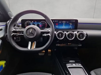 Mercedes-Benz Classe A Sedan 180 d AMG Line Premium Plus auto (11)