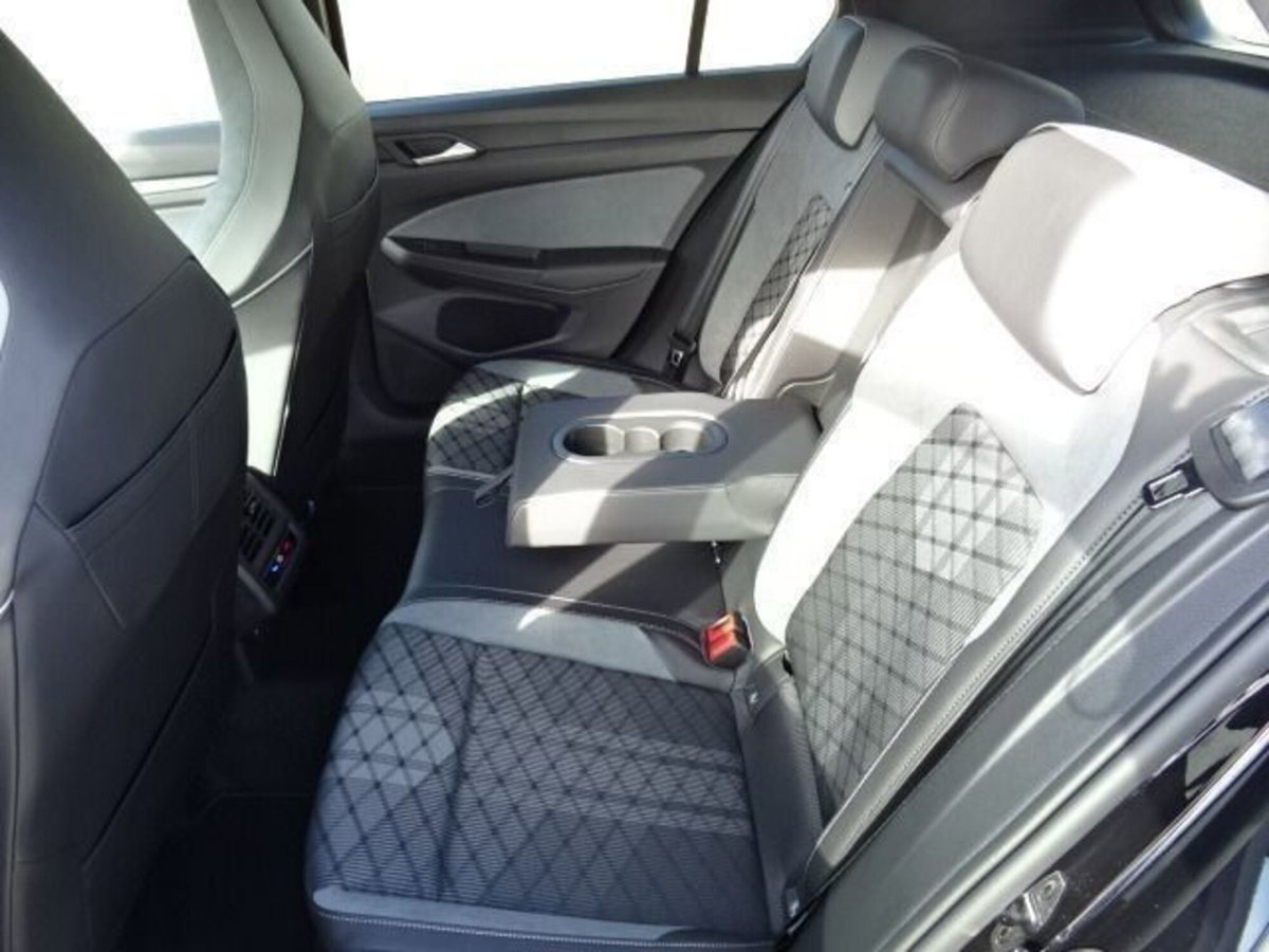 Volkswagen Golf 2.0 TDI 150 CV DSG SCR R-Line (7)