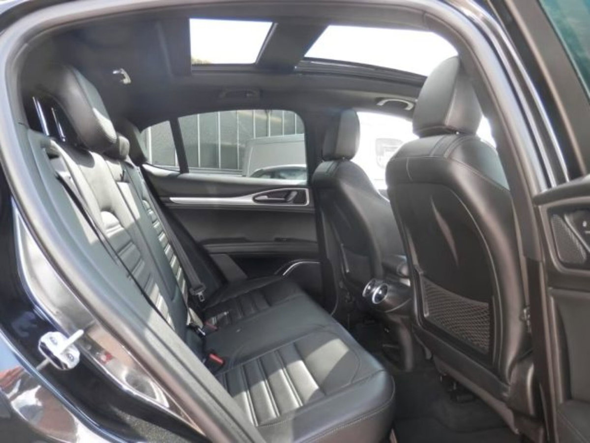 Alfa Romeo Stelvio Stelvio 2.0 Turbo 200 CV AT8 Q4 Super Business (13)