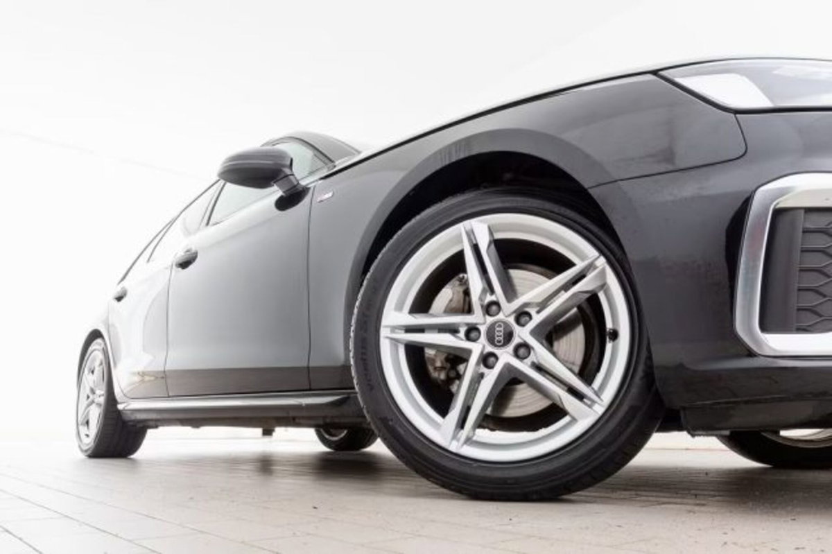 Audi A4 Avant 40 TDI quattro S tronic S line edition (4)